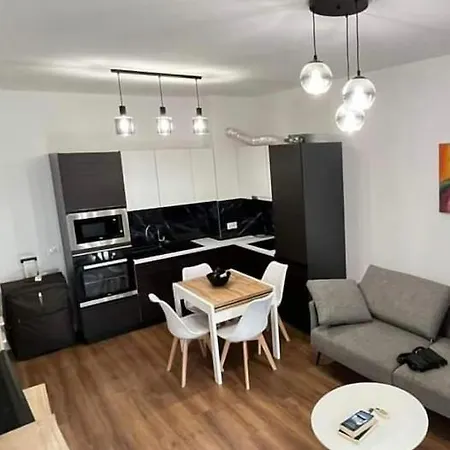 Luxury 9/2 * Tirana